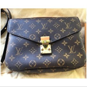 Louis Vuitton pochette metis